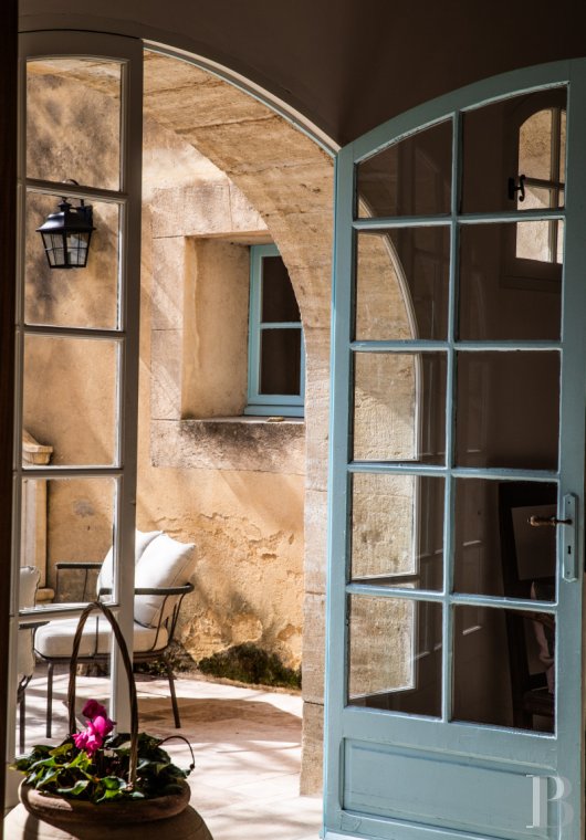 A family home with a garden in the village of Alleins, between Cavaillon and Salon-de-Provence - photo  n°4